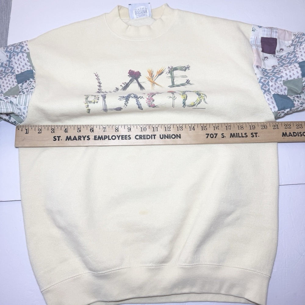 Women’s Upcycled Crewneck Sweatshirt Quilted Patchwork S Vtg Cottage Granny Twee - Picture 9 of 11